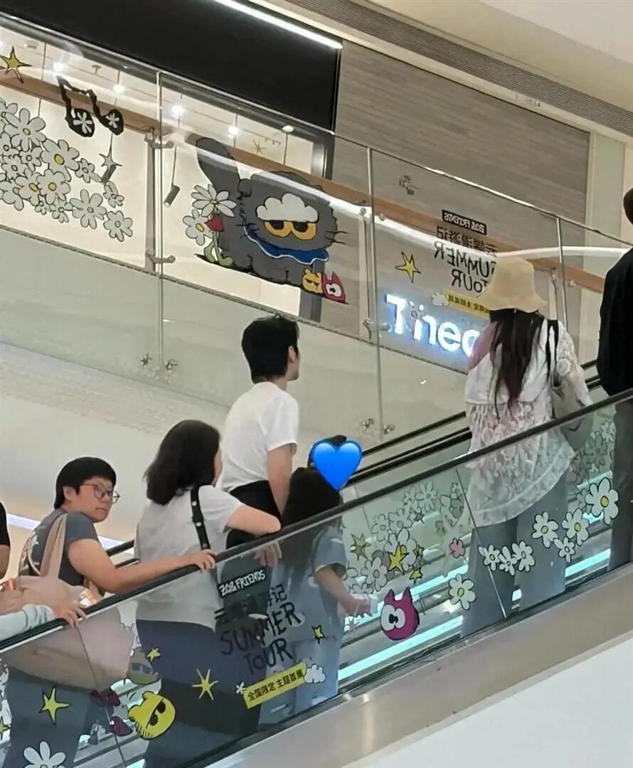 向佐郭碧婷深圳遛娃