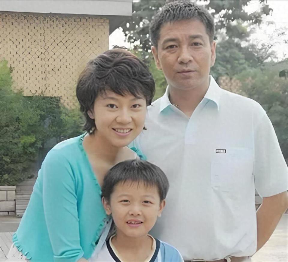闫妮邹元清