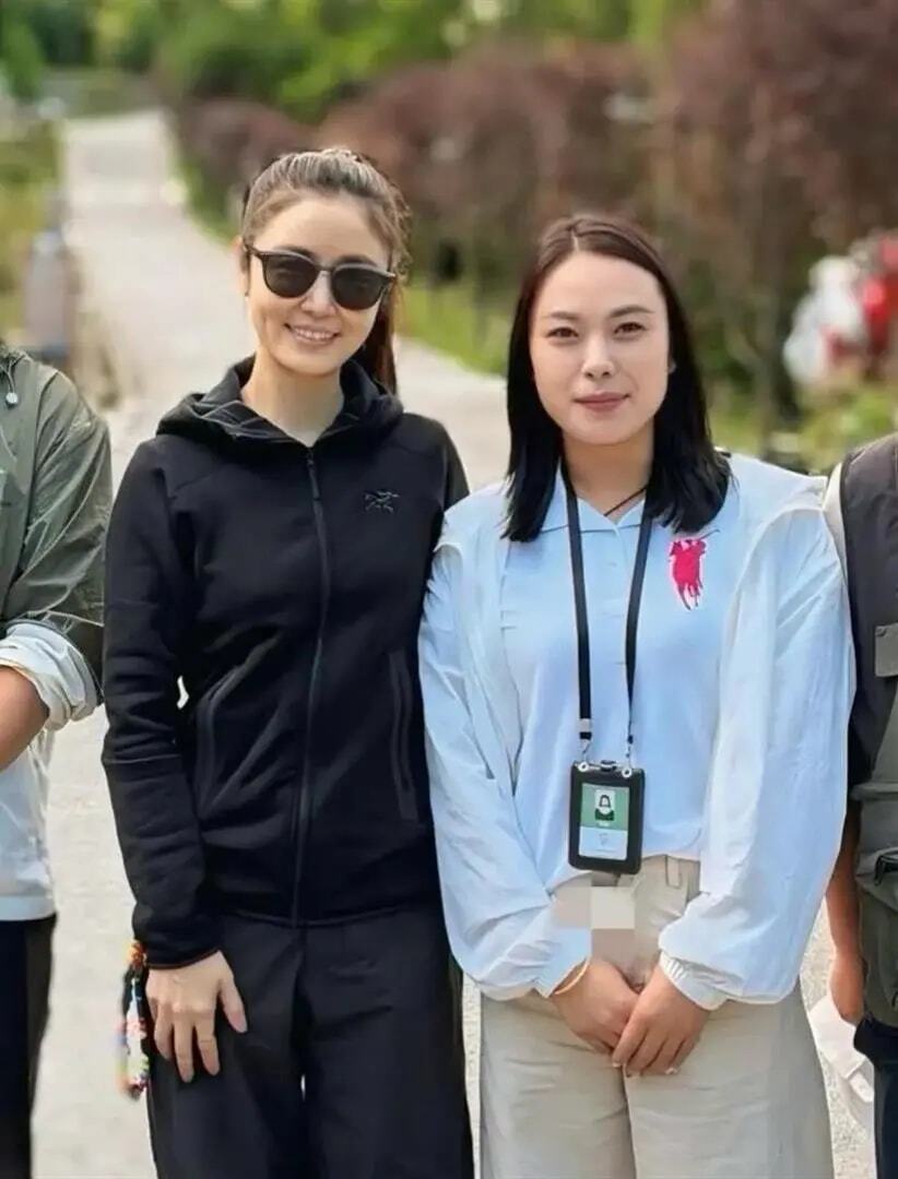 林心如与粉丝合影